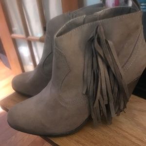 Boots with the fringe